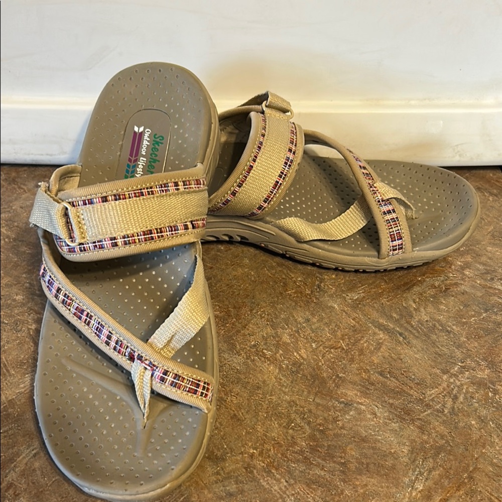 Skechers Adventure Outdoor Lifestyle Tan/Multi Washable Trail Sandals. Size 9